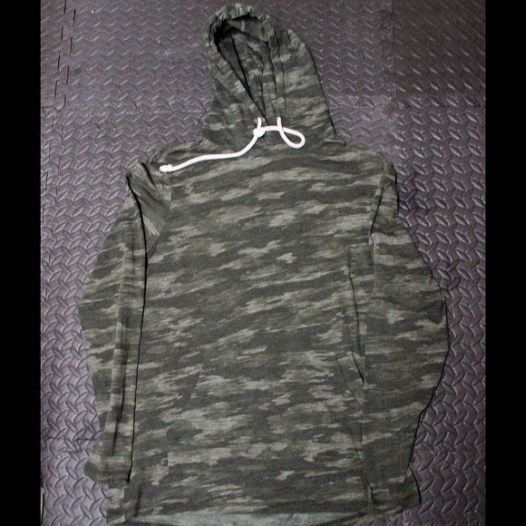 Hoodie camouflage (S) $8 - Picture 1 of 4